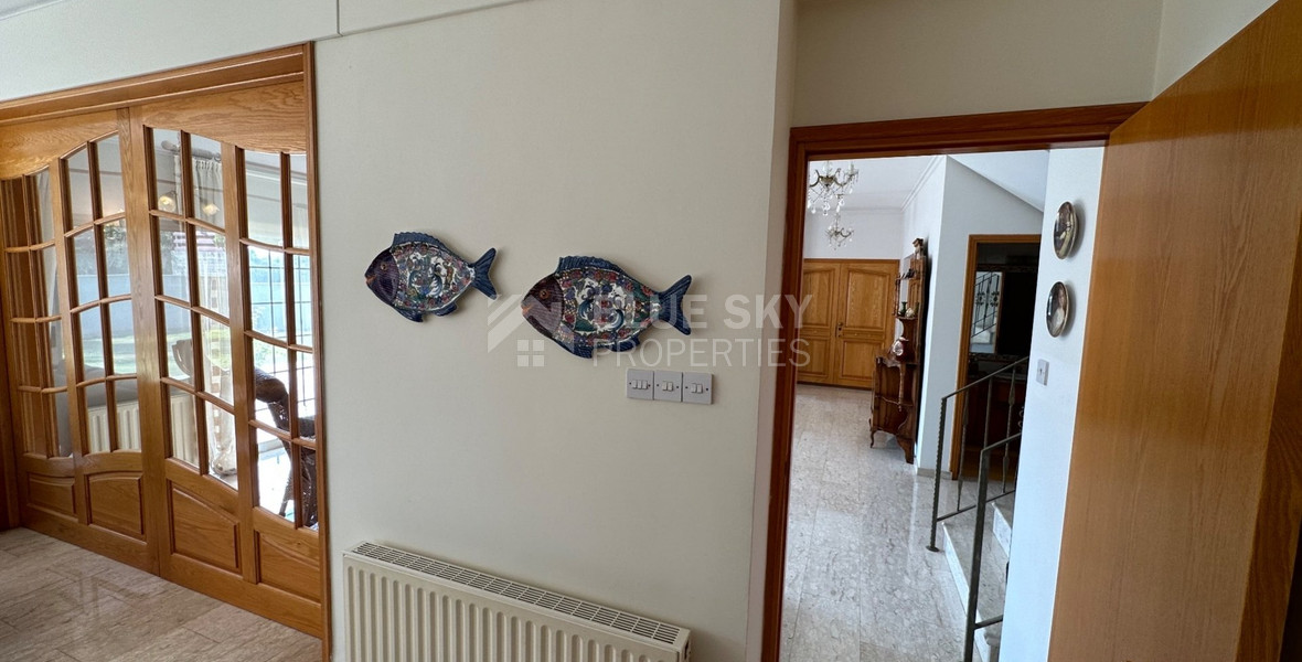 RESALE DETACHED 5 BEDROOM VILLA ON LARGE PLOT IN YPSONAS