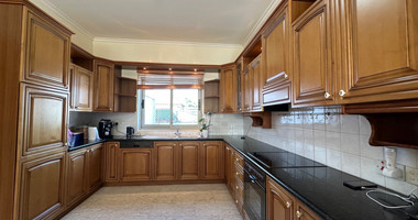 RESALE DETACHED 5 BEDROOM VILLA ON LARGE PLOT IN YPSONAS