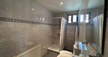 RESALE DETACHED 5 BEDROOM VILLA ON LARGE PLOT IN YPSONAS