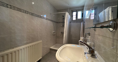 RESALE DETACHED 5 BEDROOM VILLA ON LARGE PLOT IN YPSONAS