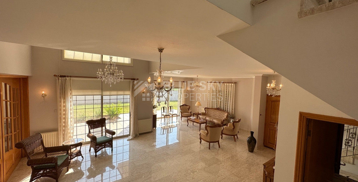 RESALE DETACHED 5 BEDROOM VILLA ON LARGE PLOT IN YPSONAS