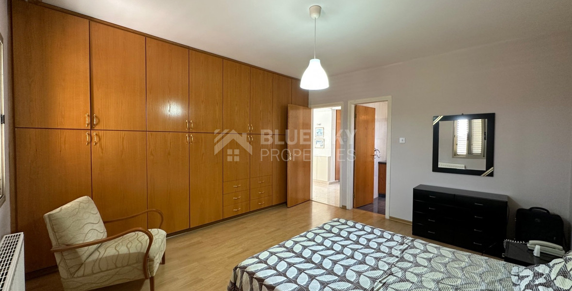 RESALE DETACHED 5 BEDROOM VILLA ON LARGE PLOT IN YPSONAS