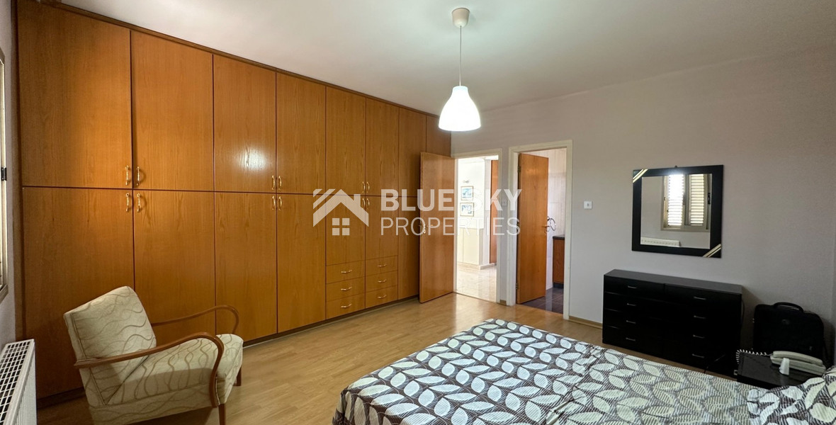 RESALE DETACHED 5 BEDROOM VILLA ON LARGE PLOT IN YPSONAS