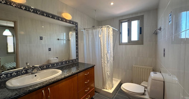 RESALE DETACHED 5 BEDROOM VILLA ON LARGE PLOT IN YPSONAS