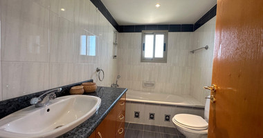 RESALE DETACHED 5 BEDROOM VILLA ON LARGE PLOT IN YPSONAS