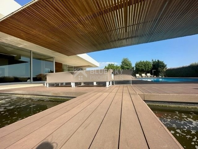 LUXURY 5 BEDROOM VILLA IN ELEVATED CENTRAL LOCATION