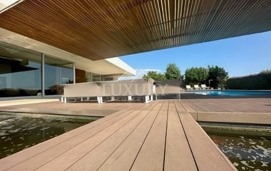 LUXURY 5 BEDROOM VILLA IN ELEVATED CENTRAL LOCATION