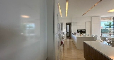 LUXURY 5 BEDROOM VILLA IN ELEVATED CENTRAL LOCATION