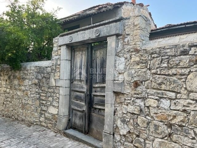 VINTAGE STONE HOUSE