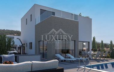 Seafront 4- bedroom villa ,just 100m from the beach, in Pomos Village