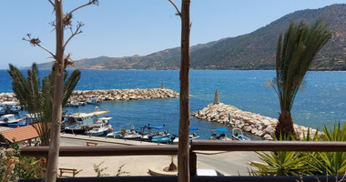 Seafront 4- bedroom villa ,just 100m from the beach, in Pomos Village