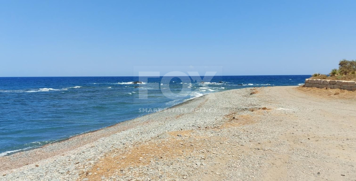 Seafront 4- bedroom villa ,just 100m from the beach, in Pomos Village