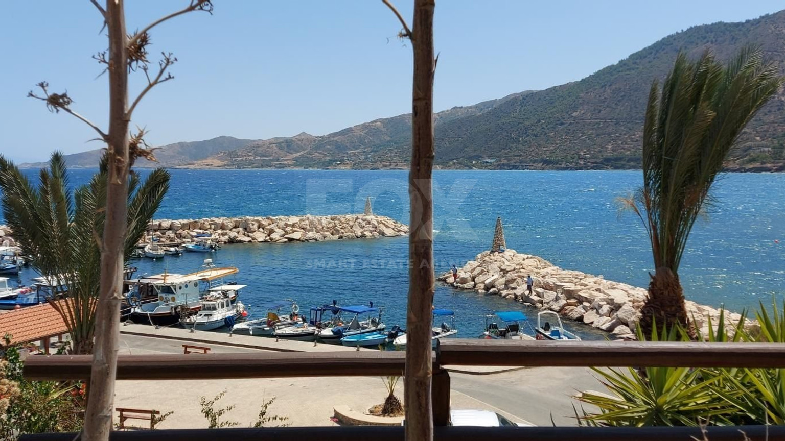 Seafront 4- bedroom villa ,just 100m from the beach, in Pomos Village