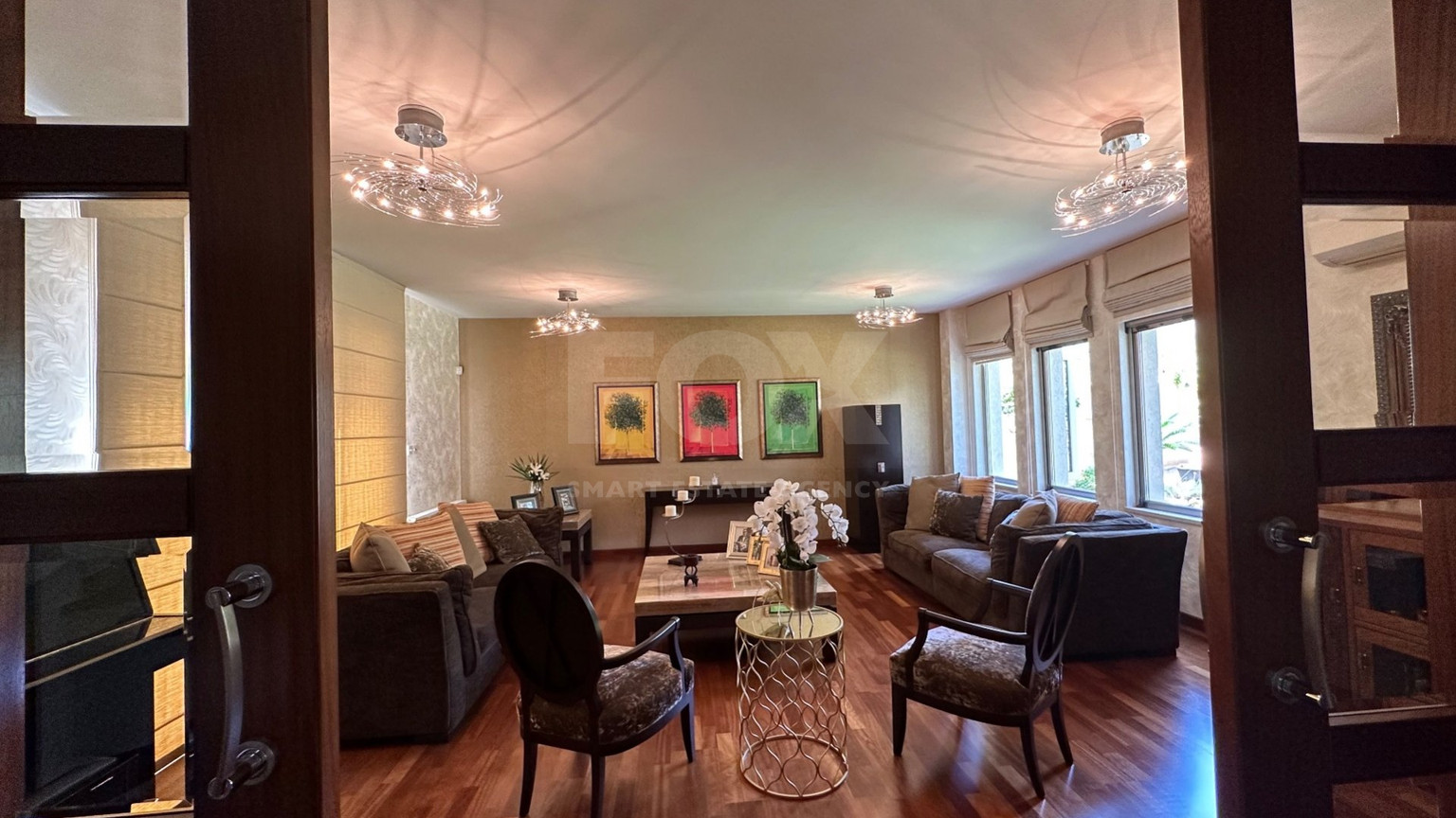 5 bedroom Villa on large plot with landscaped gardens and swimming pool