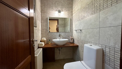 5 bedroom Villa on large plot with landscaped gardens and swimming pool