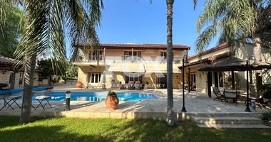 BEAUTIFUL 4 BEDROOM PRIVATE VILLA WITH SWIMMING POOL AND LARGE GARDEN