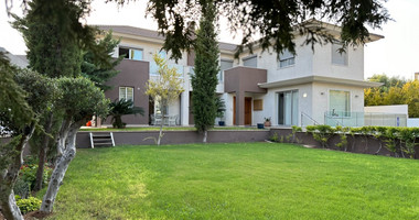 FURNISHED 6 Bedroom villa with large garden