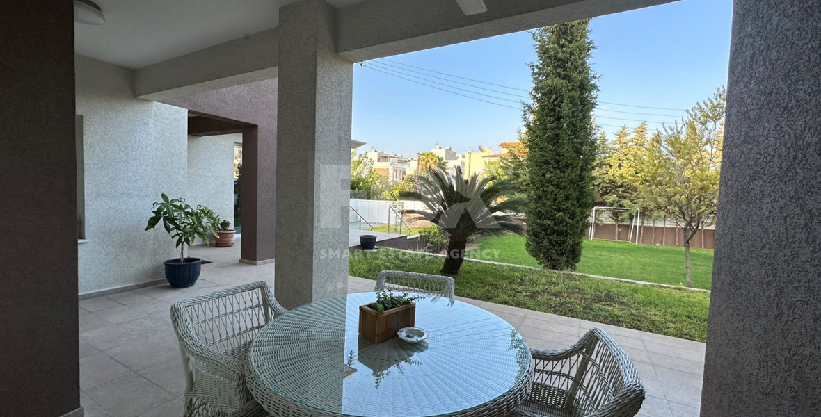 FURNISHED 6 Bedroom villa with large garden