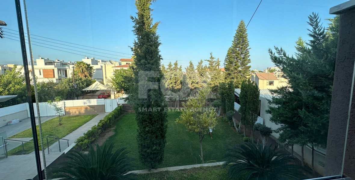 FURNISHED 6 Bedroom villa with large garden
