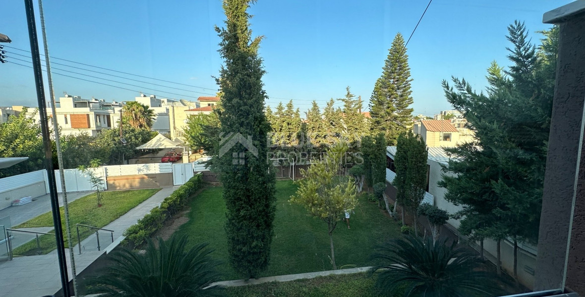 FURNISHED 6 Bedroom villa with large garden