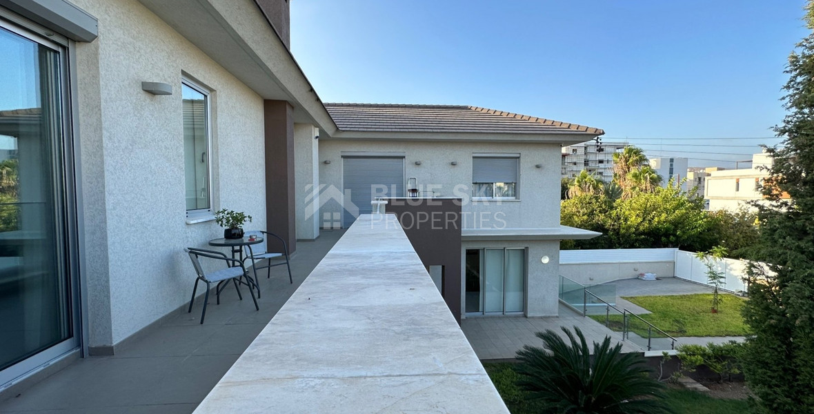 FURNISHED 6 Bedroom villa with large garden