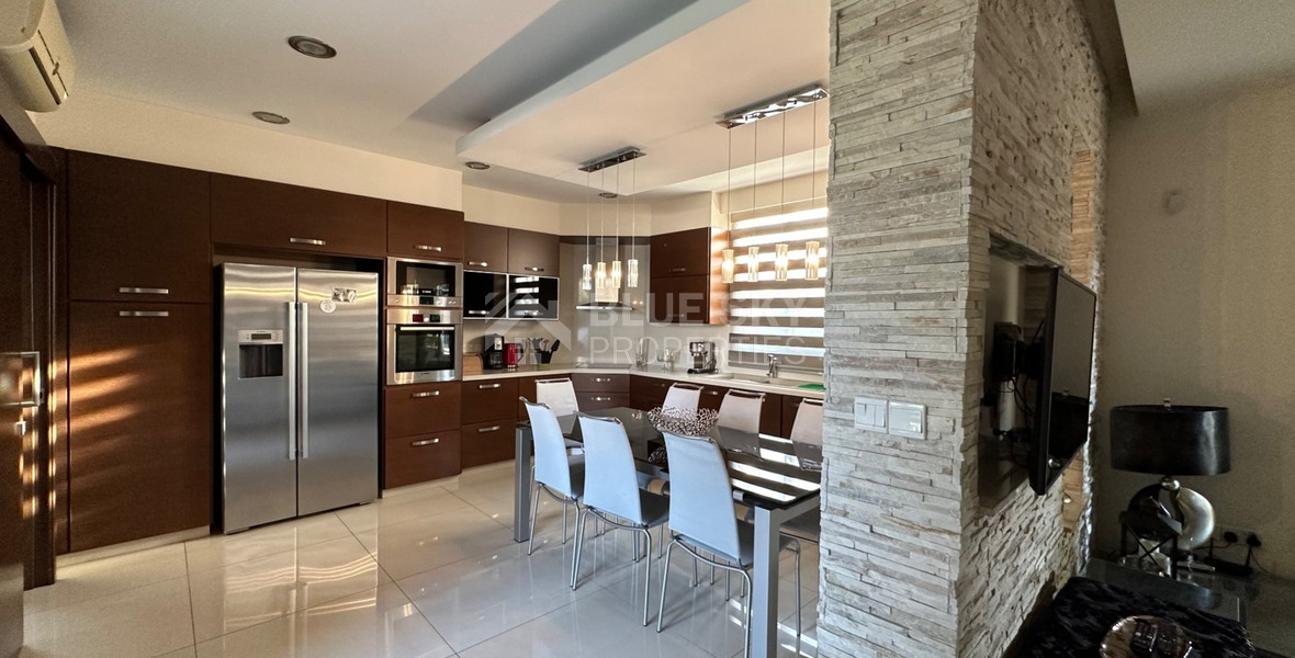 FURNISHED 6 Bedroom villa with large garden