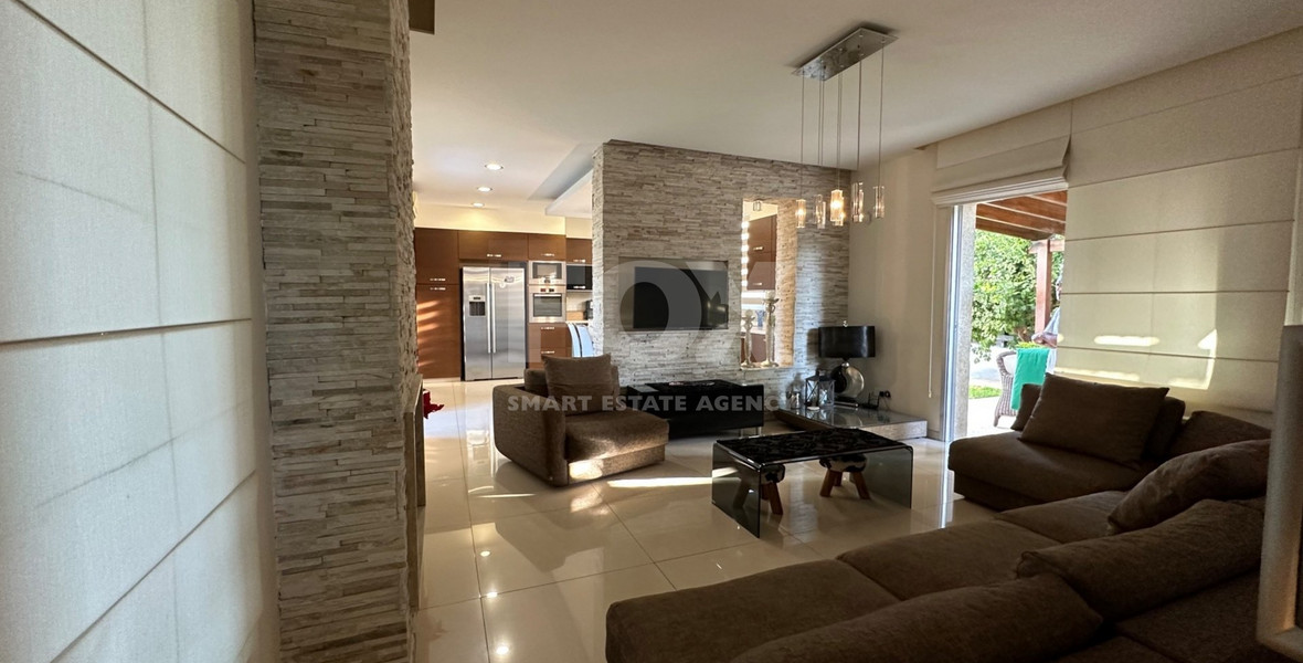 FURNISHED 6 Bedroom villa with large garden