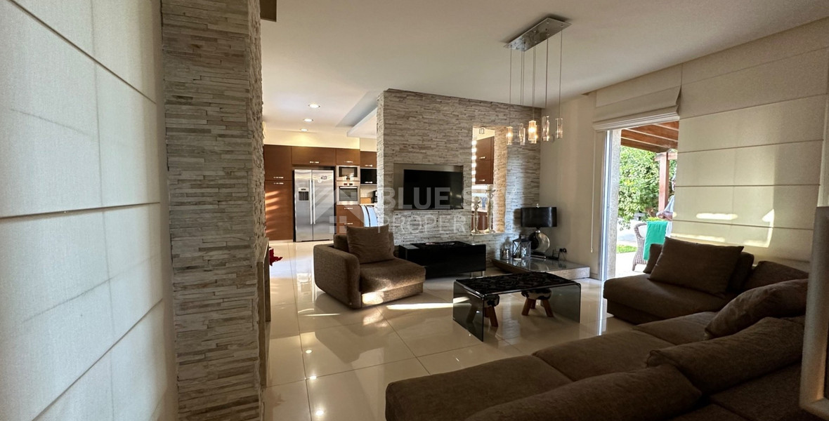 FURNISHED 6 Bedroom villa with large garden