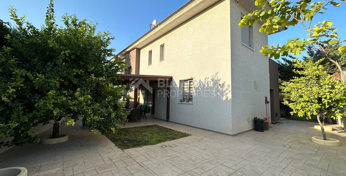 FURNISHED 6 Bedroom villa with large garden