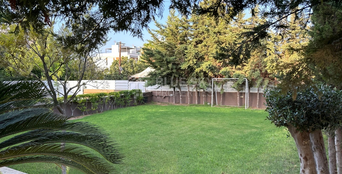 FURNISHED 6 Bedroom villa with large garden