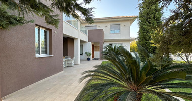 FURNISHED 6 Bedroom villa with large garden