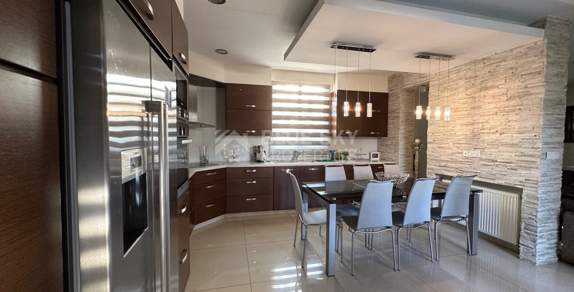 FURNISHED 6 Bedroom villa with large garden