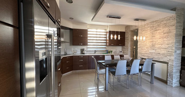 FURNISHED 6 Bedroom villa with large garden