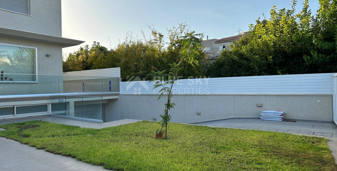 FURNISHED 6 Bedroom villa with large garden