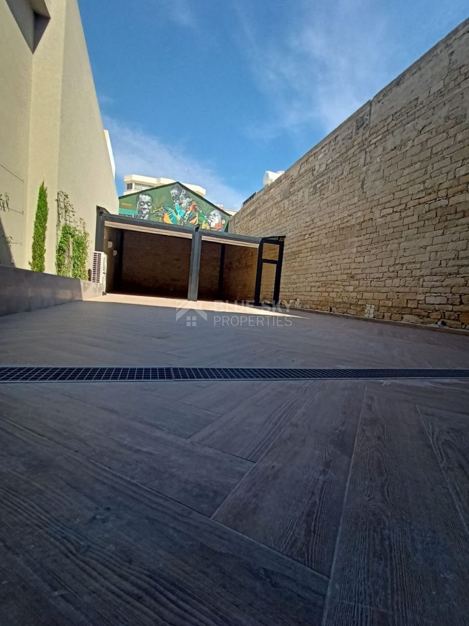 Commercial office Building in Historical Town 1002sqm.