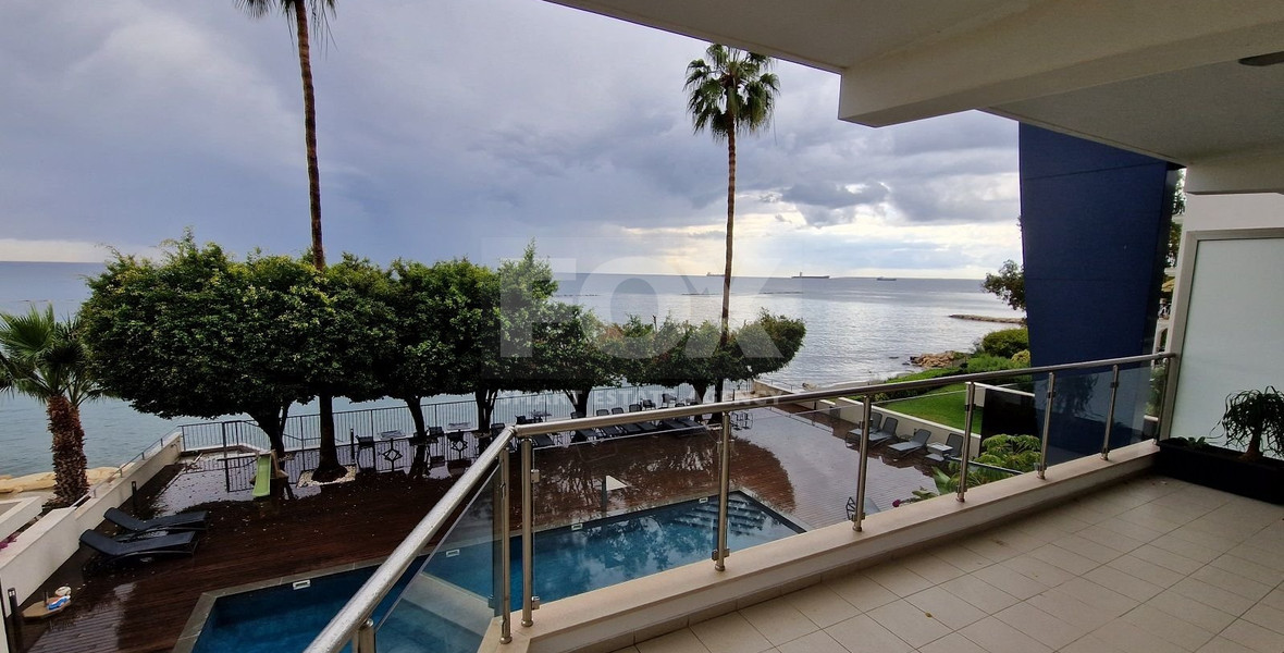 *LUXURIOUS FIRST LINE APARTMENT WITH EXCELLENT SEA VIEW