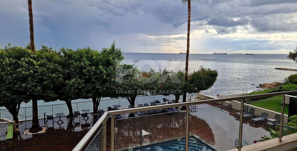 *LUXURIOUS FIRST LINE APARTMENT WITH EXCELLENT SEA VIEW