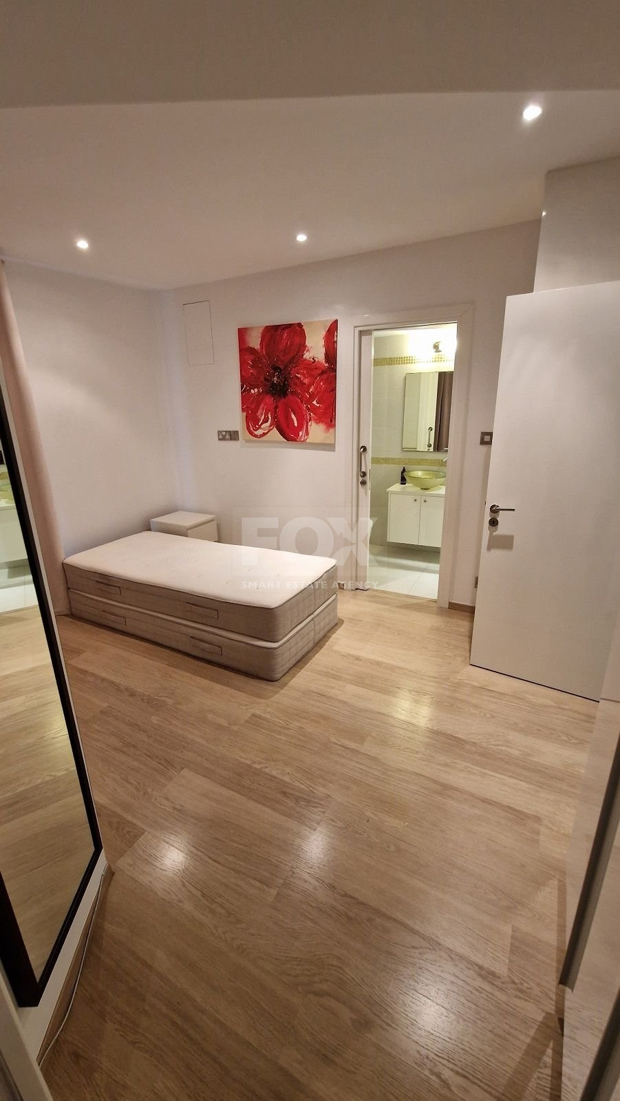 *LUXURIOUS FIRST LINE APARTMENT WITH EXCELLENT SEA VIEW