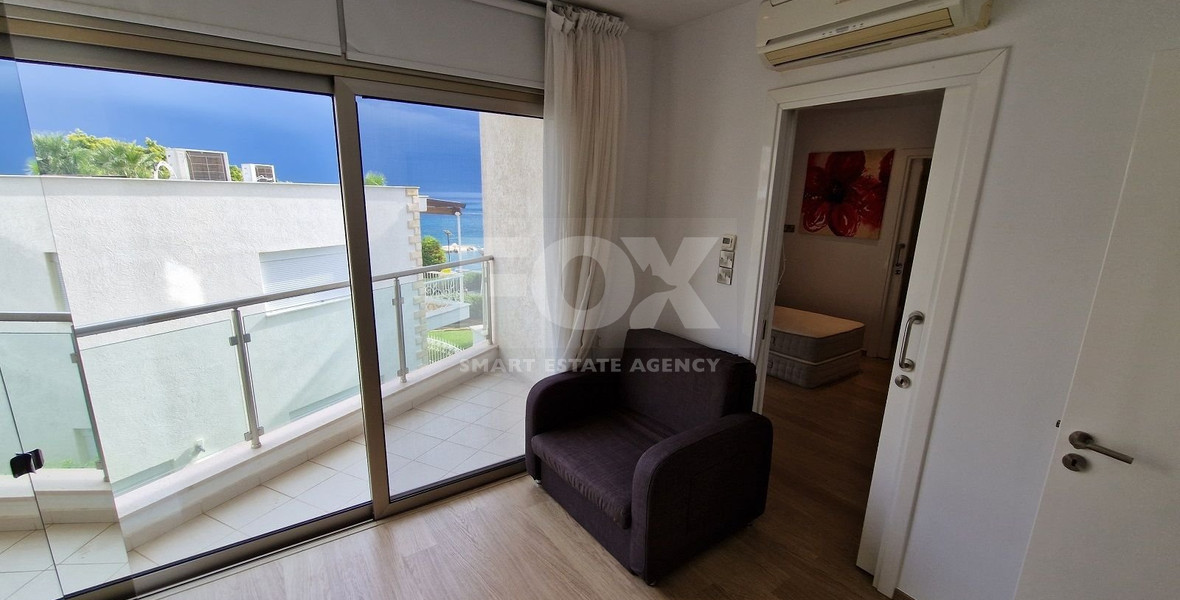 *LUXURIOUS FIRST LINE APARTMENT WITH EXCELLENT SEA VIEW