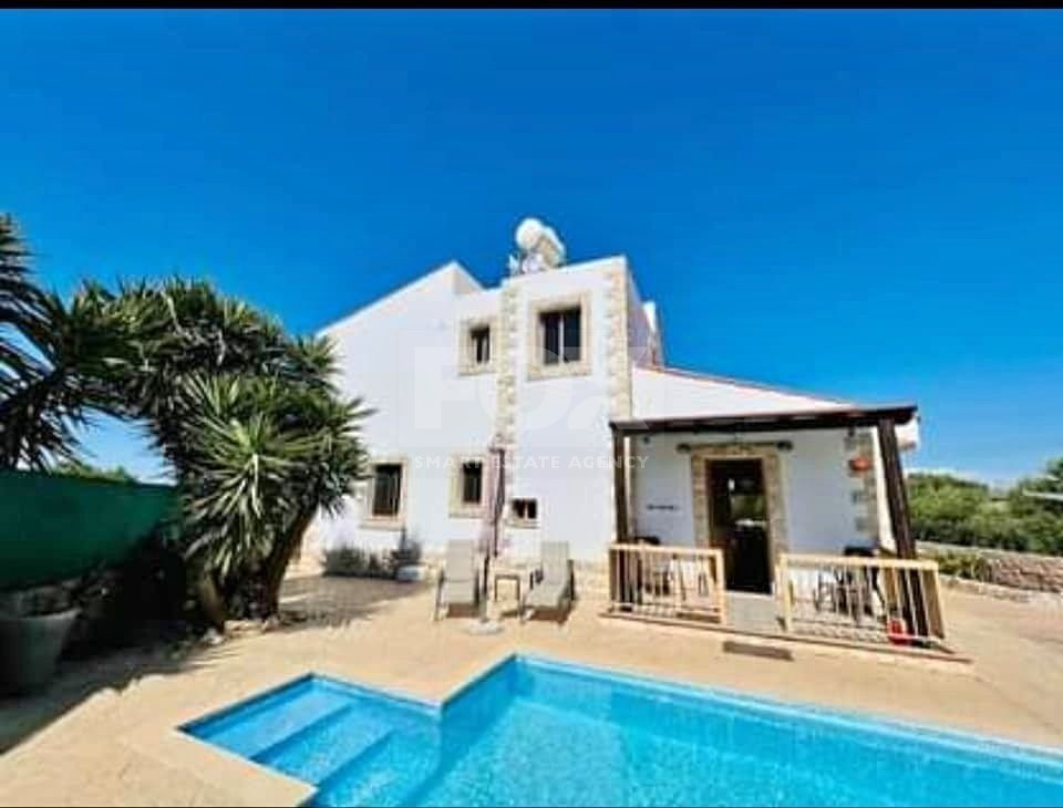 Three-bedroom house in Kato Arodes village in Paphos