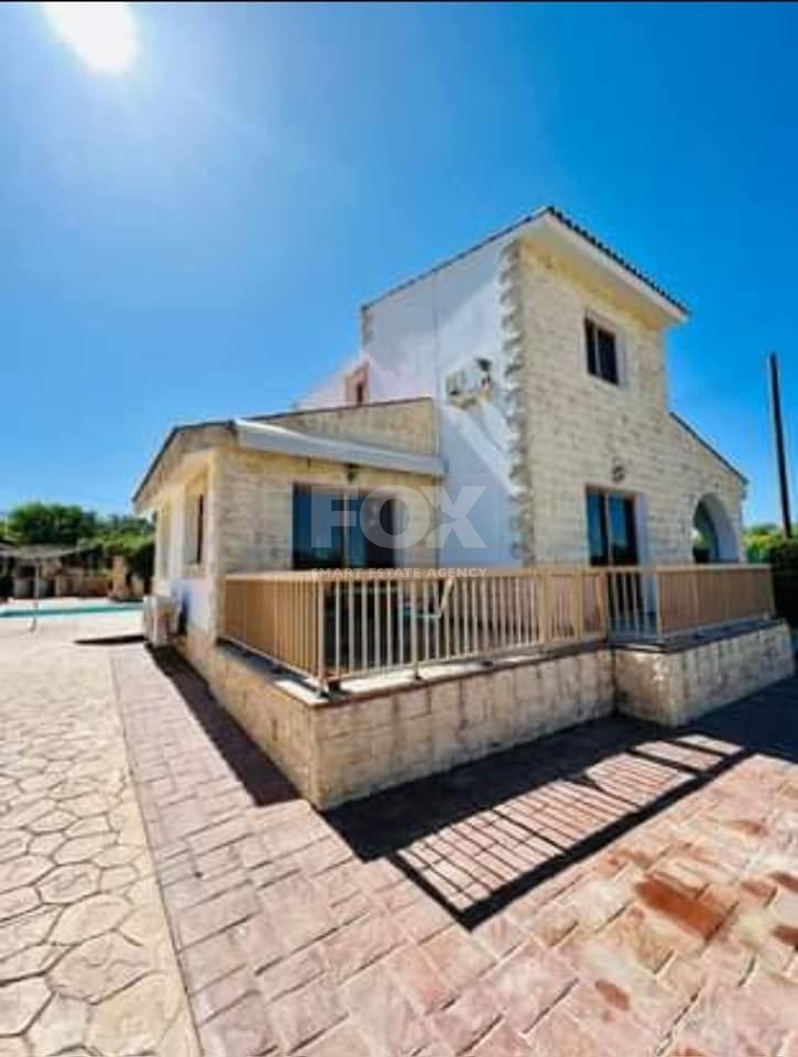 Three-bedroom house in Kato Arodes village in Paphos