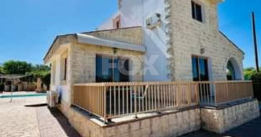 Three-bedroom house in Kato Arodes village in Paphos
