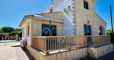 Three-bedroom house in Kato Arodes village in Paphos