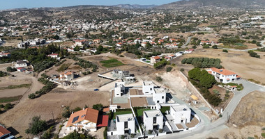 Three Bedroom Detached House with Swimming Pool in Moni for sale