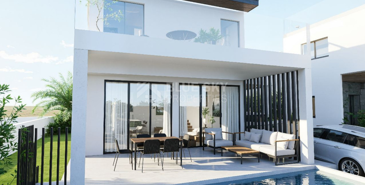 Three Bedroom Detached House with Swimming Pool in Moni for sale