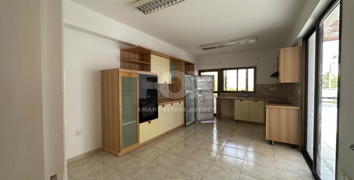 LUXURY APARTMENT OR OFFICE FOR SALE ON SPYROU KYPRIANOU AVENUE