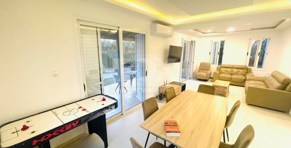 5 bedroom villa with 3000 sqm land size located in Sea Caves, Paphos.