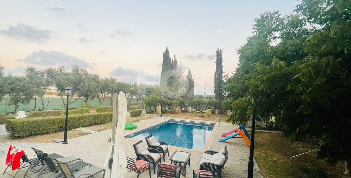 5 bedroom villa with 3000 sqm land size located in Sea Caves, Paphos.