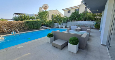 Four bedroom Villa by the sea with Private Pool in Pyrgos, Lemesos