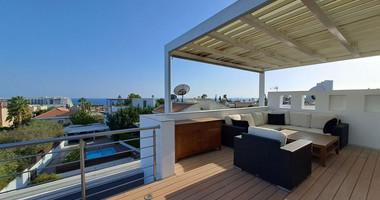 Four bedroom Villa by the sea with Private Pool in Pyrgos, Lemesos